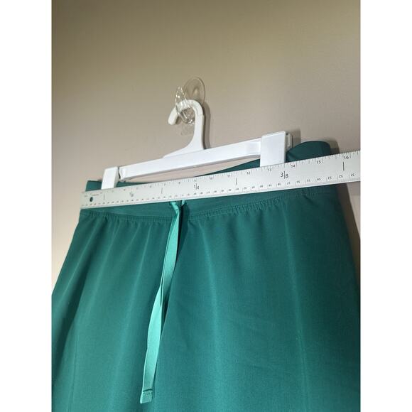 Figs Scrubs Set Hunter Green Inala Top Size S / Livingston Bottom Size SP Womens - Picture 12 of 12